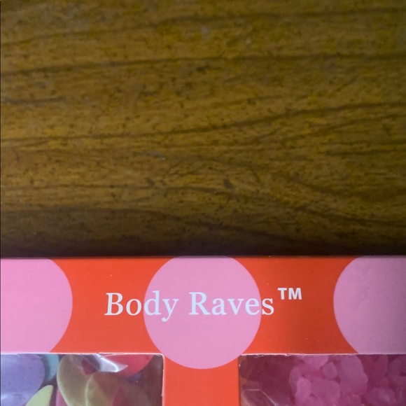 NWOT Body Raves Vanilla Marshmallow Scented Bath Sparkle Box - Picture 2 of 9